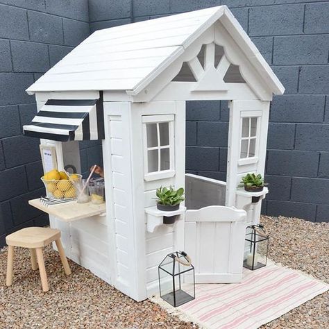 Now, THIS is how you upcycle a playhouse! If you're looking to take your store-bought playhouse up a few notches, @mommasociety has some pretty adorable hacks + ideas. Backyard Playhouse Ideas, Outdoor Playhouses, Toddler Playhouse, Kids Cubby Houses, Playhouse Plans, Diy Playhouse, Backyard Playhouse, Build A Playhouse, Wendy House