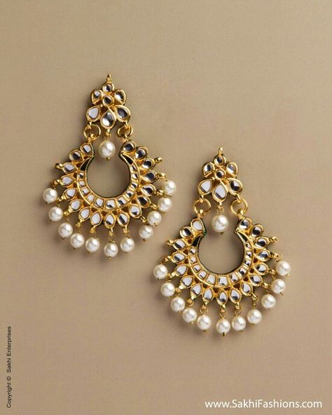 Earrings Indian Accessories, Africa Dress, Earrings Indian, Traditional Earrings, Pakistani Jewelry, Pearl Jewellery, Kundan Earrings, Desi Wedding, India Jewelry