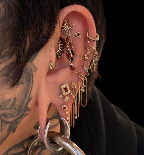 It’s my ear! I’m always adding things and moving stuff around. But this set up is probably my favorite in terms of flow. Solid Yellow… | Instagram Gauges And Ear Piercings, Maximalist Ear Piercings, Earing Stacks Silver, Ear Piercings Gold, Ears Tattoo, Ear Styling, New Ear Piercing, Piercing Inspiration, Jingle Jangle