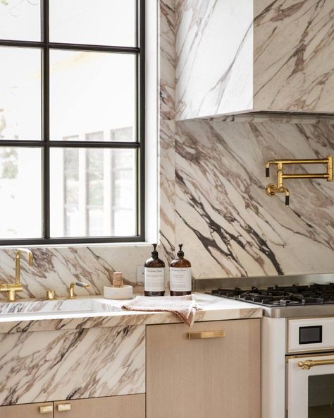 What kitchen dreams are made of | Sagaponack Kitchen renovation by @tamaramageldesign featuring our Calacatta Vagli Rosatto marble.… | Instagram Calacatta Marble Kitchen, House Moving Tips, Home Color Palette, Small Living Room Layout, Living Room Curtains, Room Ideas Aesthetic, Calacatta Marble, Living Room Partition, Living Room Partition Design