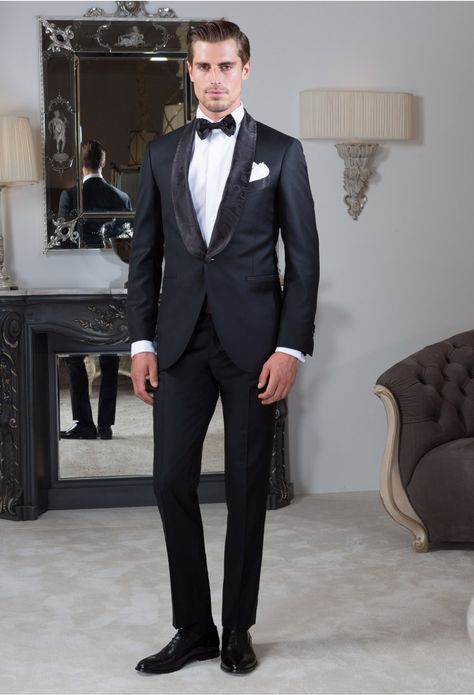 Luxury Classic Tuxedo For Black-tie Events, Sleek Tailored Tuxedo For Black-tie Events, Bespoke Fitted Tuxedo For Black-tie Events, Bespoke Black Tuxedo For Black-tie Events, Black-tie Gala Tuxedo Suits, Suit Supply, Black And White Tuxedo, Man Blazer, Groom Tuxedo