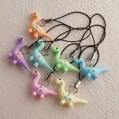 Goodness Claycious on Instagram: “I really enjoyed making these dino stitch markers. ^^ Thank you again for a lovely order @mariliidesign ♡♡…” Mini Clay Dinosaur, Clay Keychain Ideas Couple, Cute Polymer Clay Figures, Clay Charms Aesthetic, Clay Dino, Clay Cute, Easy Handmade Gifts, Clay Keychain, Clay Magnets