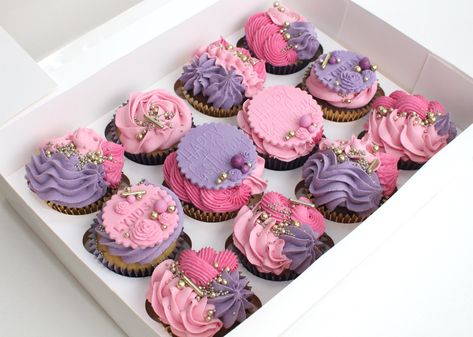 Pink And Purple Cupcake Ideas, Pink And Purple Cupcakes, Diva Cupcakes, Baby Girl Centerpieces, Baby Shower Cupcakes For Girls, Butterfly Baby Shower Theme, Purple Cupcakes, Gold Cupcakes, Butterfly Cupcakes