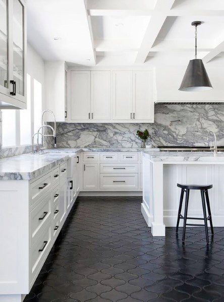 Top 60 Best Kitchen Flooring Ideas - Cooking Space Floors Black Flooring, White Kitchen Floor, Best Flooring For Kitchen, Kitchen Floor Tiles Ideas, Black Tile, Kitchen Refresh, Kitchen Cabinets Makeover, Marble Counter, Classic Kitchen