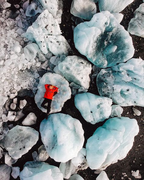 MARINA COMES on Instagram: “This is me, pretending to be taking a nap💤 on an iceberg, in the most famous volcanic beach of Iceland, the one and only ‘Diamond Beach’…” Summer Roadtrip, Plant Outdoor, Iceland Photography, Diamond Beach, Camera World, Photography Genres, Taking A Nap, Famous Beaches, Photography Kit