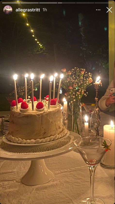 birthday cake inspo white flowers candle dinner Dinner Party Candles Aesthetic, Candle Lit Birthday Dinner, Candle Light Dinner At Home, Dinner Party Candles, Romantic Candle Dinner, Birthday Plans, Cake Inspo, Deep Dish Pizza, Dinner At Home