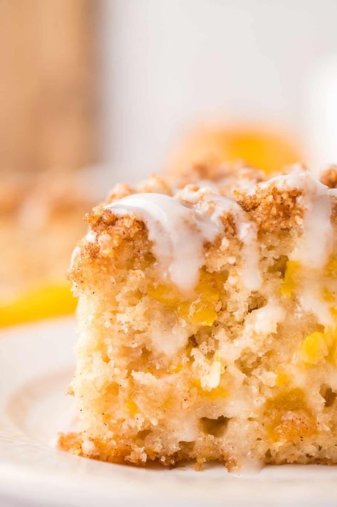 Homemade peach coffee cake, spiced with cinnamon and ginger, is perfect with a cup of coffee or tea. Make it with canned, frozen or fresh peaches. Recipes With Canned Fruit, Can Peaches Recipes, Peach Coffee Cake, Peach Cake Recipes, Best Chocolate Cake Recipe, Peach Coffee, Frozen Peaches, Streusel Coffee Cake, Peach Crumble