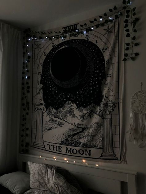 Room Ideas Aesthetic Sun And Moon, Goth Dorm Room, Grunge Tapestry, Witchy Room Aesthetic, Tarot Card Tapestry, Grunge Bedroom, Witchy Room, Cute Diy Room Decor, Tapestry Bedroom