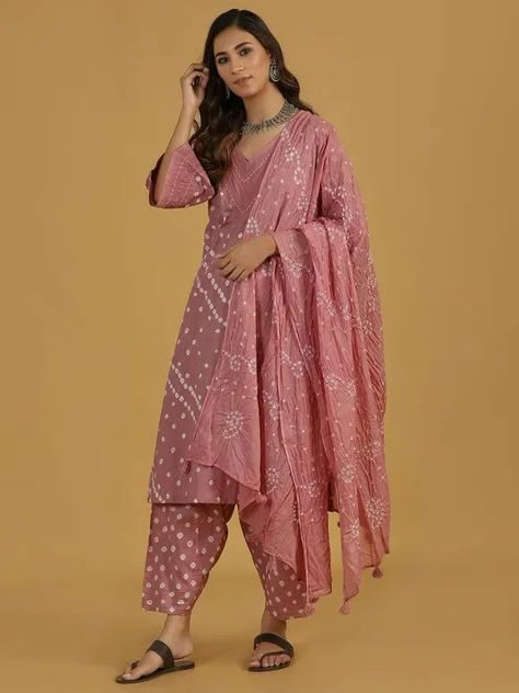 Cotton Bandhani Dress Pattern, Bandhani Dress Pattern, डिजाइनर कपड़े, Stylish Kurtis Design, Bandhani Dress, Lace Dress Design, Simple Kurta Designs, Designer Kurti Patterns, Simple Kurti Designs