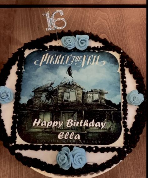 Pierce The Veil Birthday Cake, Pierce The Veil Cake, Kawaii Music, Sweet 16 Party Themes, Cake Band, Harry Potter Feels, 23 September, 19th Birthday, Pretty Birthday Cakes