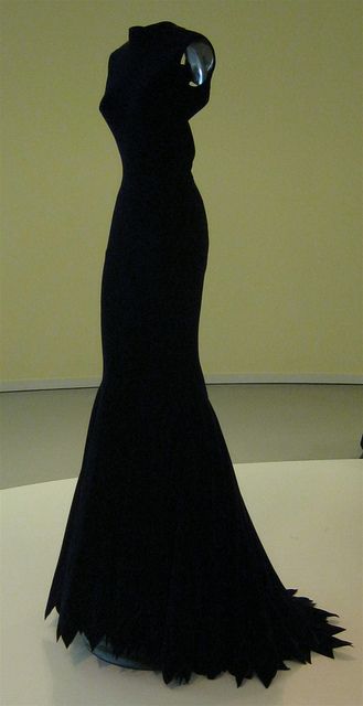 Alaia, the perfect long black dress Alaia Black Dress, Vintage Alaia Dress, Alaia Gown, Edgy Black Dress, Black Runway Dress, Black Long Prom Dresses, Faerie Dress, Shadow Dress, Mermaid High