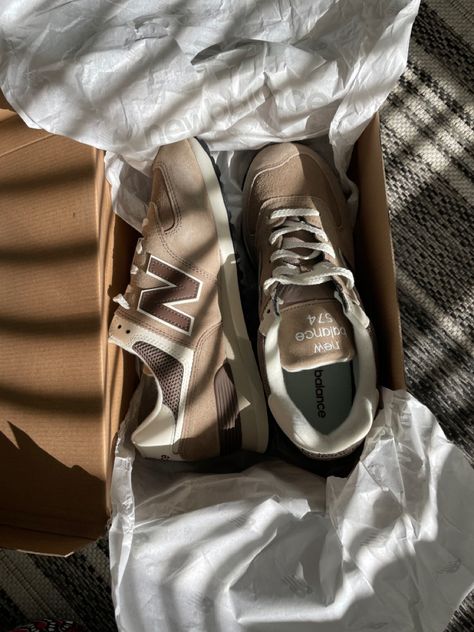 New Balance 574 Brown Outfit, New Balance Brown Shoes, Newbalance Outfits 574, Brown New Balance Shoes, Aesthetic Shoes Sneakers, New Balance Brown, Sneakers 2024, Summer Wishlist, Organization Closet