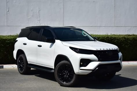 Toyota Fortuner Black And White, Toyota Fortuner Legender Black, Fortuner Legender Black, Toyota Fortuner Black, Dubai Sahara, Toyota Fortuner Legender, Fortuner Legender, Plate Garnish, New Fortuner