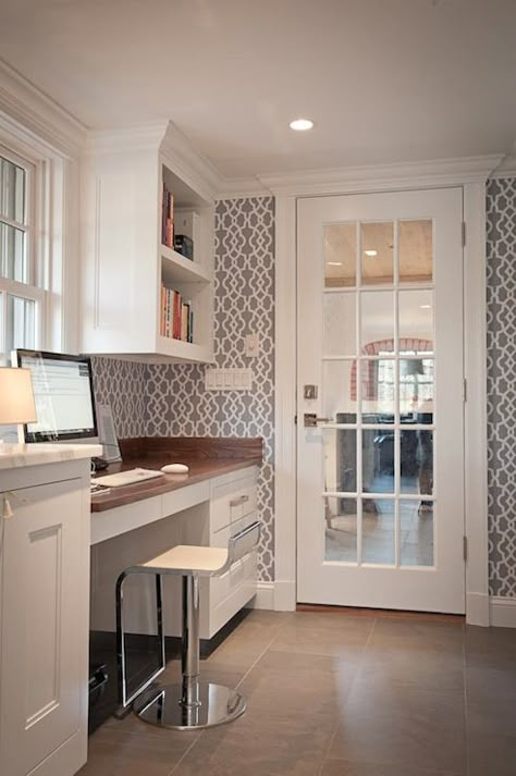 desk under a window --- shows height of desk relative to standard counters. Kitchen Desks, Transitional Kitchen, Craft Room Office, Kitchen Doors, Kitchen Wallpaper, Functional Kitchen, Home Office Space, Desk Design, Kitchen Office