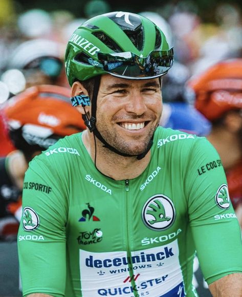 Mark Cavendish 
Cycling 
Green jersey 
Tour de France 
Cycling aesthetic 
Aesthetic wallpaper Mark Cavendish, Green Jersey, Inspirational People, Cycling Outfit, Bicycle Helmet, Spinning, Cycling, Bike, Sports