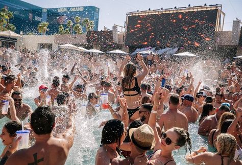 Summer isnt over yet! Have you checked out these Las Vegas pool parties yet? https://lasvegasnightclubs.com/guides/best-las-vegas-pool-parties/ 50th Birthday Pool Party Ideas, Golden 50th Birthday, Birthday Pool Party Ideas, Pool Party Las Vegas, Best Pools In Vegas, Pool Party Ideas, Las Vegas Nightlife, Las Vegas Pool, Las Vegas Night Clubs