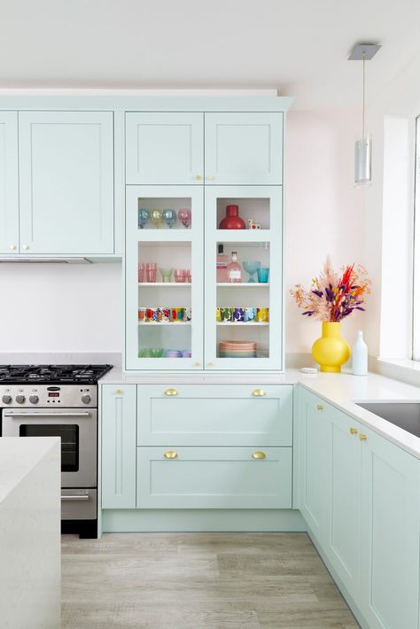 Pastel kitchen colour customisable kitchen Shaker style. Kitchen with dresser units and brushed brass hardware. Kitchen Cabinet Color Schemes, Cabinet Color Ideas, Mint Green Kitchen, Mint Kitchen, Kitchen Cabinet Color, Howdens Kitchens, Kitchen Cabinet Color Ideas, Light Kitchen Cabinets, Pastel Kitchen