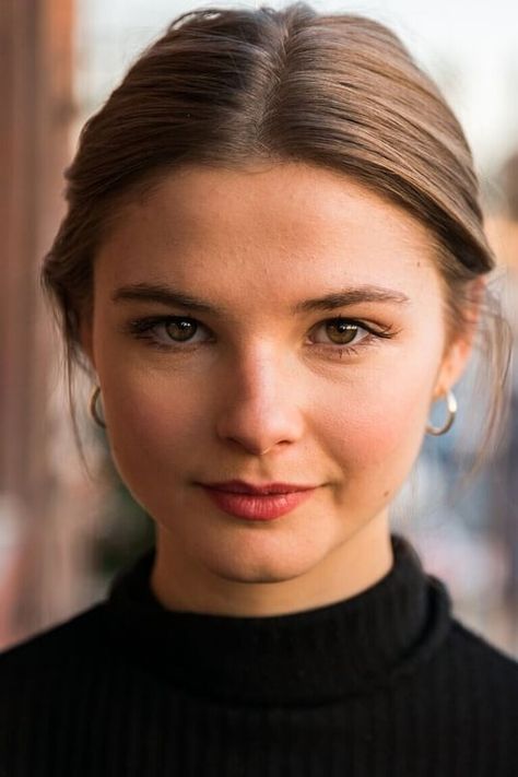 portrayed by stefanie scott 80s Actresses, Stefanie Scott, Celebrity Look Alike, Image Types, Pretty People, Star Wars, Hollywood, Actresses, Media