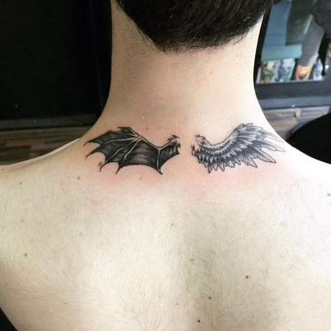 Cute Tattoos On Back, 천사와 악마, Tattoo Wings, Wing Tattoos On Back, Alas Tattoo, Tatuagem Masculina Pequena, Devil Tattoo, Muster Tattoos, Wing Tattoo