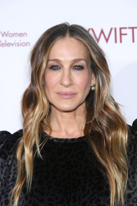 At 57, Sarah Jessica Parker Continues to Glow the Natural Way | Vogue Sarah Jessica Parker Hair, Parker Outfit, Her Silence, Celebrity Skin Care, Balayage Blond, Luminous Skin, Beauty Goals, Sarah Jessica, December 13