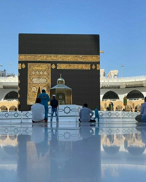 Beautiful place on the earth is makkah and madina. MASHA ALLAH Mecca Mosque, Makkah And Madina, Muharram Wallpaper, Makka Madina, Mekka Islam, Saudi Arabia Culture, Mecca Kaaba, Allah Loves You, Islamic Events