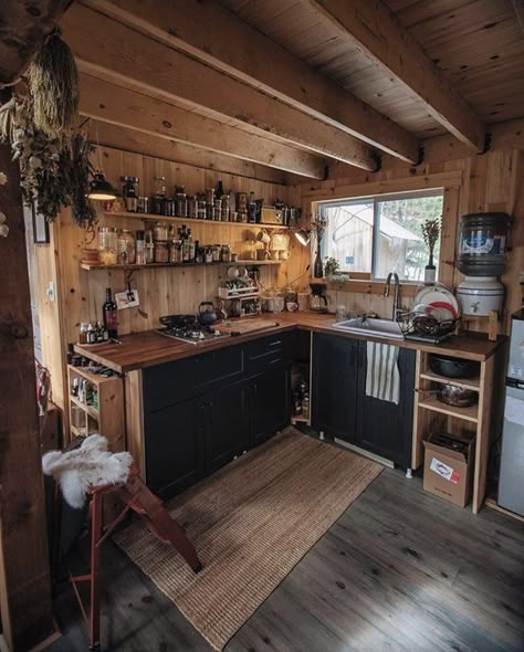 Small Cabin Interiors, Off Grid Cabin, Cabin Interiors, Cabin Kitchens, Cabin Living, Casa Container, Tiny Cabin, Tiny House Cabin, Cabin Style