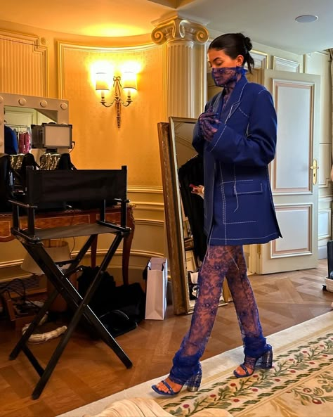 Kylie Jenner Fashion Week, Blue Tights Outfit, Kylie Jenner Hairstyle, Gloves Outfit, Kylie Jenner Hair, Kylie Jenner Instagram, Blue Tights, Kylie Jenner Look, 2022 Aesthetic