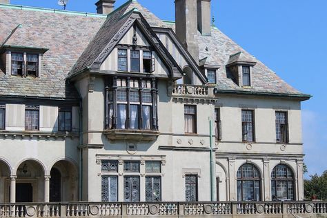 Seaview Terrace (c. 1925) | 207 Ruggles Ave, Newport, RI Des… | Flickr The Breakers, Summer Cottage, Newport Ri, French Chateau, Traditional Interior, American Traditional, 16th Century, Rhode Island, Newport