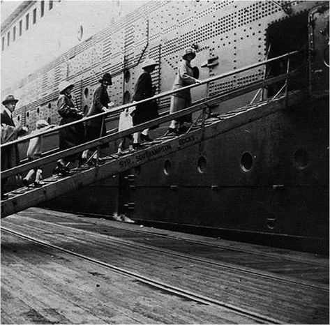 Titanic Photoshoot, 1912 Aesthetic, Titanic Real Photos, Titanic Room, Titanic Aesthetic, Titanic Boat, Original Titanic, Titanic Belfast, Real Titanic