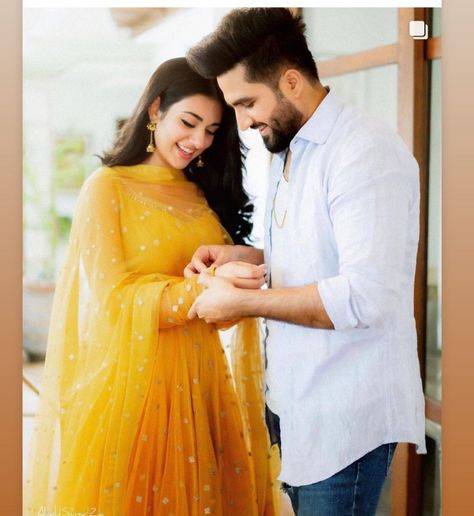 Traditional Couple Photos, Eid Couple Pics, Pakistani Poses, Anniversary Photoshoot Ideas, Traditional Couple, Sarah Khan, Indian Wedding Poses, Pre Wedding Photoshoot Outfit, Engagement Photography Poses