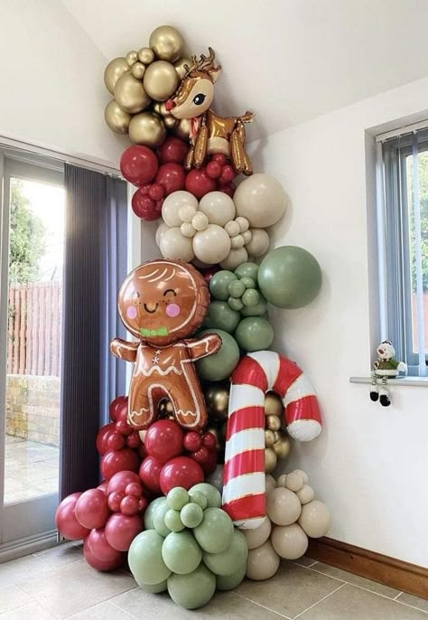 Ugly Christmas Sweater Balloon Garland, Christmas Party Balloon Arch, Christmas Party Balloons, Modern Traditional Christmas Decor, New Year Balloon Decoration, Christmas Balloon Decor, New Year Decor Ideas, Outdoor Decorations Ideas, Christmas Balloon Arch