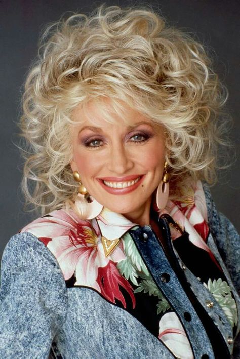 Dolly Dolly Parton Pictures, Divas Pop, Joe Cocker, Patrick Swayze, Country Music Artists, Dean Martin, Country Music Stars, Country Music Singers, Catherine Deneuve