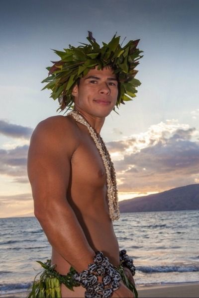 Tumblr is a place to express yourself, discover yourself, and bond over the stuff you love. It's where your interests connect you with your people. Samoan Men, Boy Box, Hawaiian Men, This Is My Life, My Fault, Polynesian Culture, Scantily Clad, How To Play Drums, Indigenous Culture