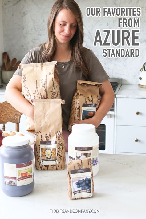 If you're looking for healthy, high quality organic food at great prices, you really can't beat Azure Standard. I'm going to show you what I like to buy in bulk from Azure Standard so that you can enjoy the good stuff for yourself. Oatmeal Banana Bread, Azure Standard, Organic Snacks, Bulk Food, Alkaline Foods, Family Dinner Recipes, Organic Food, Easy Family Meals, Vegan Protein