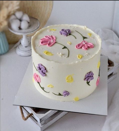 Simple Cake Design, Girly Birthday Cakes, Flower Cake Design, Small Birthday Cakes, Charlotte Cake, 21st Birthday Cakes, Simple Cake Designs, Mini Cakes Birthday, Simple Cake