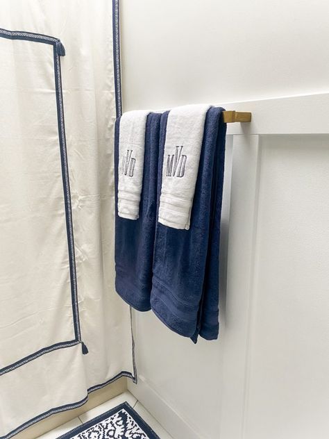 White Bathroom Navy Accents, Navy Blue Restroom Decor, Navy Themed Bathroom, Navy And White Bathroom Decor, Blue And White Bathroom Decor, Navy Bathroom Accessories, Navy Blue Bathroom Accessories, Navy And White Bathroom, Navy Bathroom Ideas