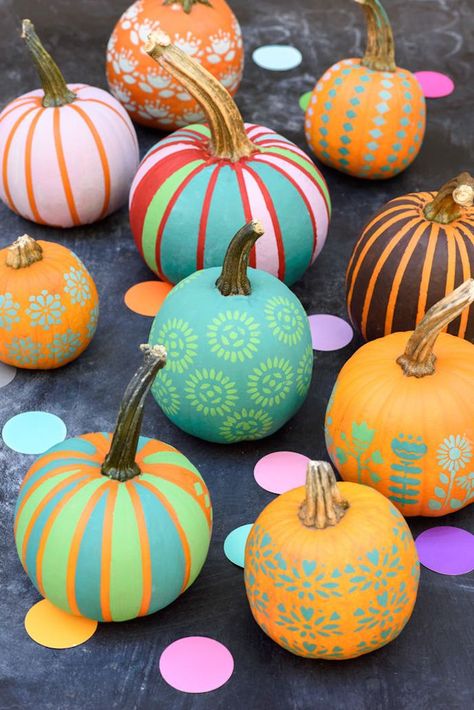 Who says Halloween has to just be orange and black? Use stencils and bright colored paint to give your pumpkins a fresh look. Glam Wreaths, Pumpkins Decorated, Pumpkin Doodle, Pumpkin Paintings, Halloween Chic, Creative Pumpkin Decorating, Dekorasi Halloween, Halloween Crafting, Pumpkin Decorating Contest