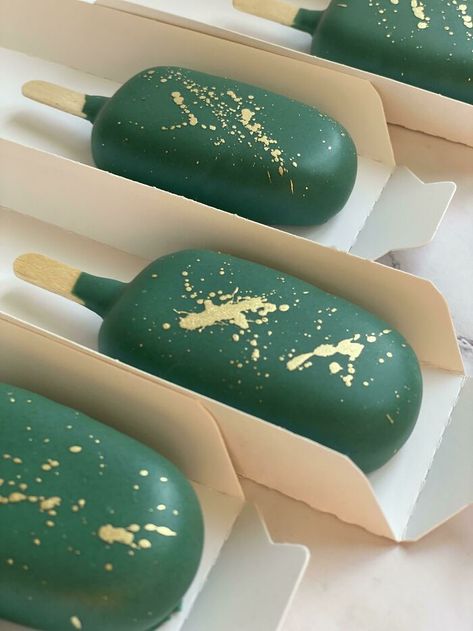 Cheesecake French Toast, Popsicles Cake, Cake Pop Designs, Chocolate Cake Pops, Pastry School, Dessert Recipies, Pretty Coffee, Green Cake, Party Food Buffet