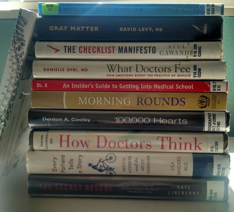 Pre med school reading list Books For Premed Students, Books Medical Students Should Read, Medical Assistant Books, Mbbs 1st Year Books, Books For Med Students, Medical Textbooks Aesthetic, College Pre Med Aesthetic, Doctor Books Medical, Medicine Books Medical School