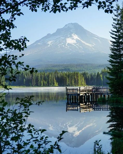 Luke Kelly on Instagram: "Early morning frames at Trillium Lake, Oregon.  On clear, calm mornings, the reflections of Mt. Hood in its waters are unreal.  The first time I went to Trillium, I’d spent all day hiking at Mount Rainier the day before. I drove down I-5 into Oregon after dark, and camped out on the side of a Forest Service Road next to my car. I got up before dawn and walked down to the lakeshore, and it was totally empty. I was blown away by these views; it has to be one of my favorite places in the PNW.  Definitely worth checking out next time you’re out there. . . . . . . #pnw#washington #earthfocus #stayandwander #earthpix #portland #westcoast #liveoutdoors #bestvacations #theoutbound #discoverglobe #mounthood #trilliumlake #oregon #optoutside #rainier #nationalpark #vanlife Mt Hood Oregon, Trillium Lake, Earth Pictures, Travel Bucket List Usa, Usa Beaches, Mount Hood, Mt Hood, Vacation Usa, Oregon Usa