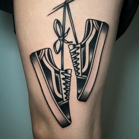 . #Yourvansaredope #GetVansFits Tattoo year or nah? Shoutout to: 🗣 @vans If you are one of those who want a tattoo, what part of your body would you tattoo with something from Vans? Remember to use the tag @GetVansFits for a possible shoutout 🗣📸 Vans Drawing, Vans Tattoo, Tattoo Year, Van Drawing, Vans Off The Wall, Wall Graphics, A Tattoo, Tattoos And Piercings, Old School