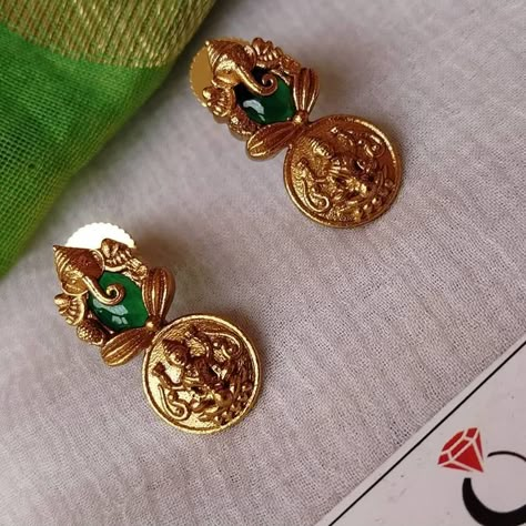 Dailyware Earrings Gold, One Gram Gold Jewellery, Temple Jewellery Earrings, Small Earrings Gold, Antique Gold Earrings, Antique Gold Jewelry Indian, New Gold Jewellery Designs, Gold Earrings Models, Antique Jewellery Designs