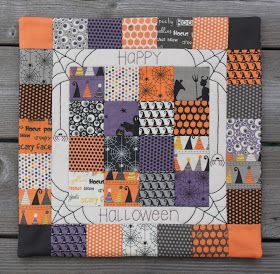 Jen Daly Quilts: Halloween Candy - Free Mini Charm Pack Pattern Charm Pack Pillow Pattern, Charm Pack Projects, Charm Pack Patterns, Halloween Sewing Projects, Halloween Quilt Patterns, Charm Pack Quilt Patterns, Charm Pack Quilt, Halloween Table Runners, Charm Pack Quilts