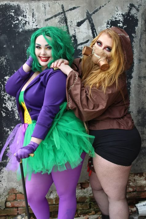 Female Joker and Scarecrow Cosplay Triple Costume Ideas Halloween, Plus Size Joker Costume Women, Women’s Plus Size Halloween Costume Ideas, Plus Size Cosplay For Women, Bianca Steeplechase, Female Villain Costumes, Scarecrow Cosplay, Fantasia Plus Size, Clown Costume Women