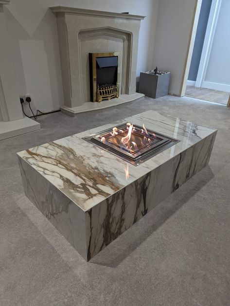 Stunning bioethanol fire pit burner crafted from elegant Golden White Marazzi porcelain. Optional ceramic logs for a cosier feel. Bioethanol Fire, Outdoor Range, Fire Pit Table, Firepit, Outdoor Fire Pit, Garden Patio Furniture, Outdoor Oasis, Outdoor Settings, Dream Home Design