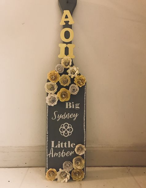 Paddle I made for my big #yellow #grey #floral #paddle #sorority #AOII Yellow Sorority Paddle, Aoii Paddle, Paddle Sorority Big, 21st Birthday Paddle, Paddle Sorority, Aoii Sorority, Big Little Paddles, Paddle Ideas, Greek Paddles