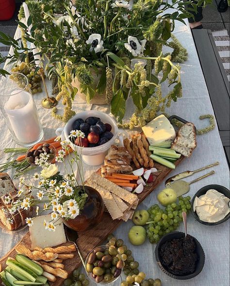 Dinner Table Design, Sommer Mad, Pretty Food, Food Design, Food Styling, Aesthetic Food, Good Eats, Food Inspiration, Different Types