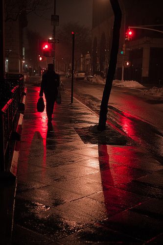 misty night red. pinterest.com/dapoirier/photography/ comment by dapoirier Misty Night, Street At Night, Foto Top, Traffic Lights, Red Lights, Neon Nights, City Night, Foto Art, Night City