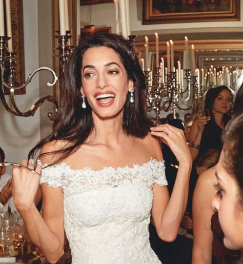 Amal Clooney Wedding Dress, Amal Clooney George Clooney, Amal Clooney Wedding, Amal Clooney Style, Wedding Jewellry, Lebanese Women, Celebrity Wedding Photos, Amal Alamuddin, Amal Clooney