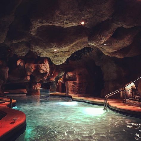 Hyatt Regency Hotel Pool In Florida Is Like A Magical Mermaid Grotto With Rocky Waterfalls - Narcity Fantasy Bath House, Gothic Pool, Grotto Pool, Cave Pool, Indoor Swimming Pool, Dream Pools, Hotel Pool, Beautiful Pools, Indoor Swimming